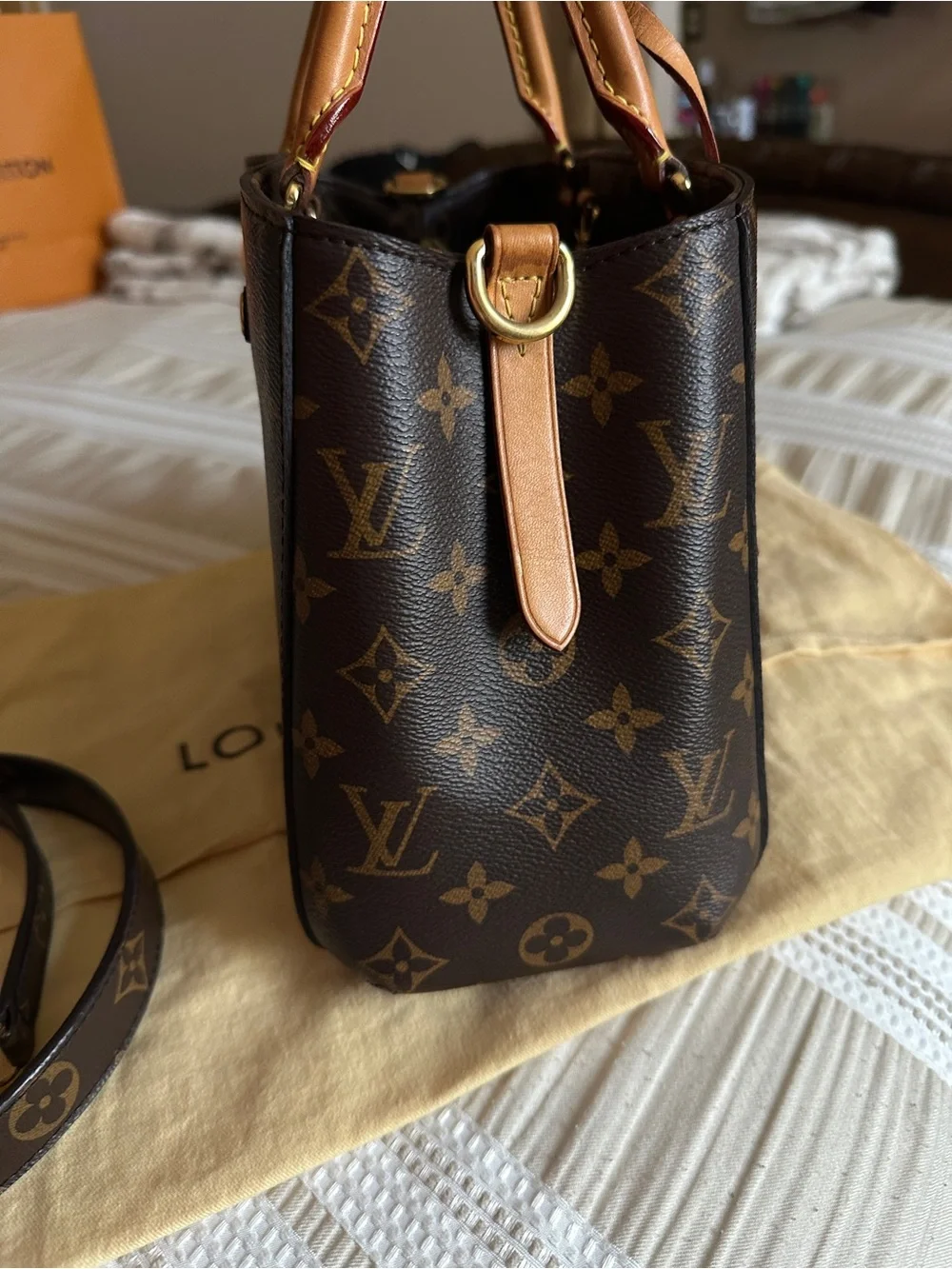 Louis Vuitton Monogram Canvas Shoulder Bag comes with Dust Bag